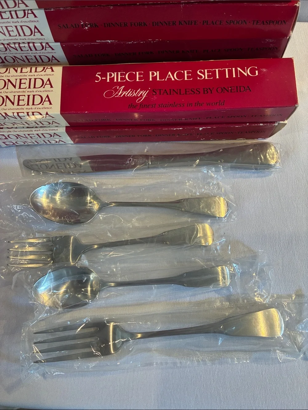 Vintage Oneida Provincetown Pistol handle Flatware 5-Piece Place Settings in box